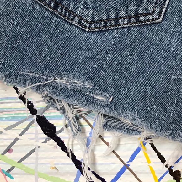 Vintage Levi's high rise destroyed shorts - Picture 9 of 13